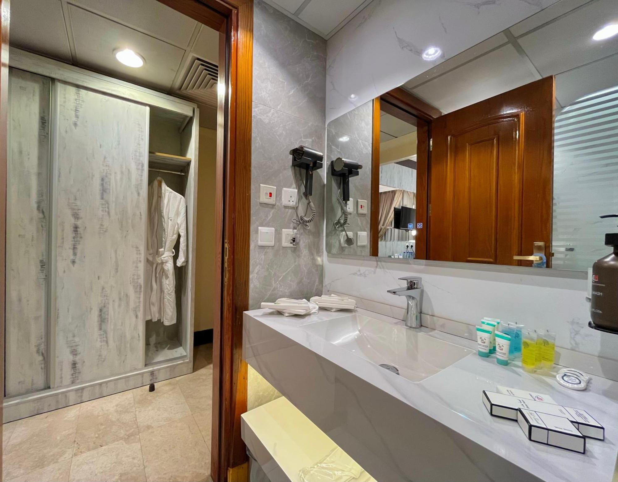 Zowar International Hotel Medina Bagian luar foto